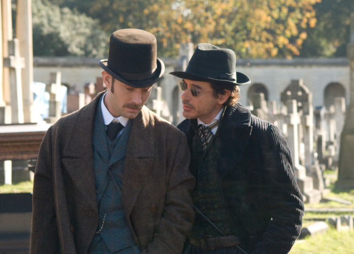 Still of Jude Law and Robert Downey Jr. in Sherlock Holmes (2009)