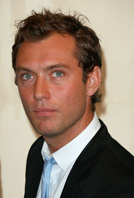 Jude Law at event of Sleuth (2007)