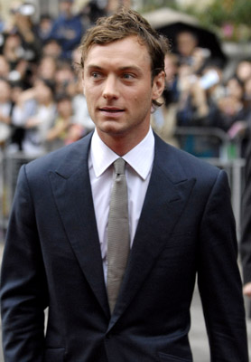 Jude Law at event of Breaking and Entering (2006)