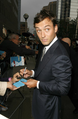 Jude Law at event of Breaking and Entering (2006)