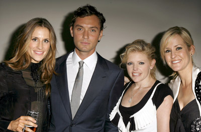 Jude Law, Natalie Maines, Emily Robison and Martie Maguire at event of Breaking and Entering (2006)