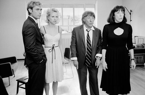 Still of Dustin Hoffman, Jude Law, Lily Tomlin and Naomi Watts in I Heart Huckabees (2004)