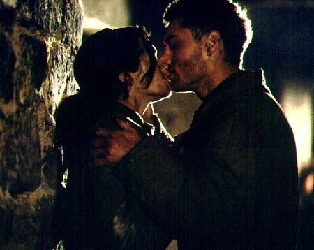 Still of Jude Law and Rachel Weisz in Priesas uz vartu (2001)