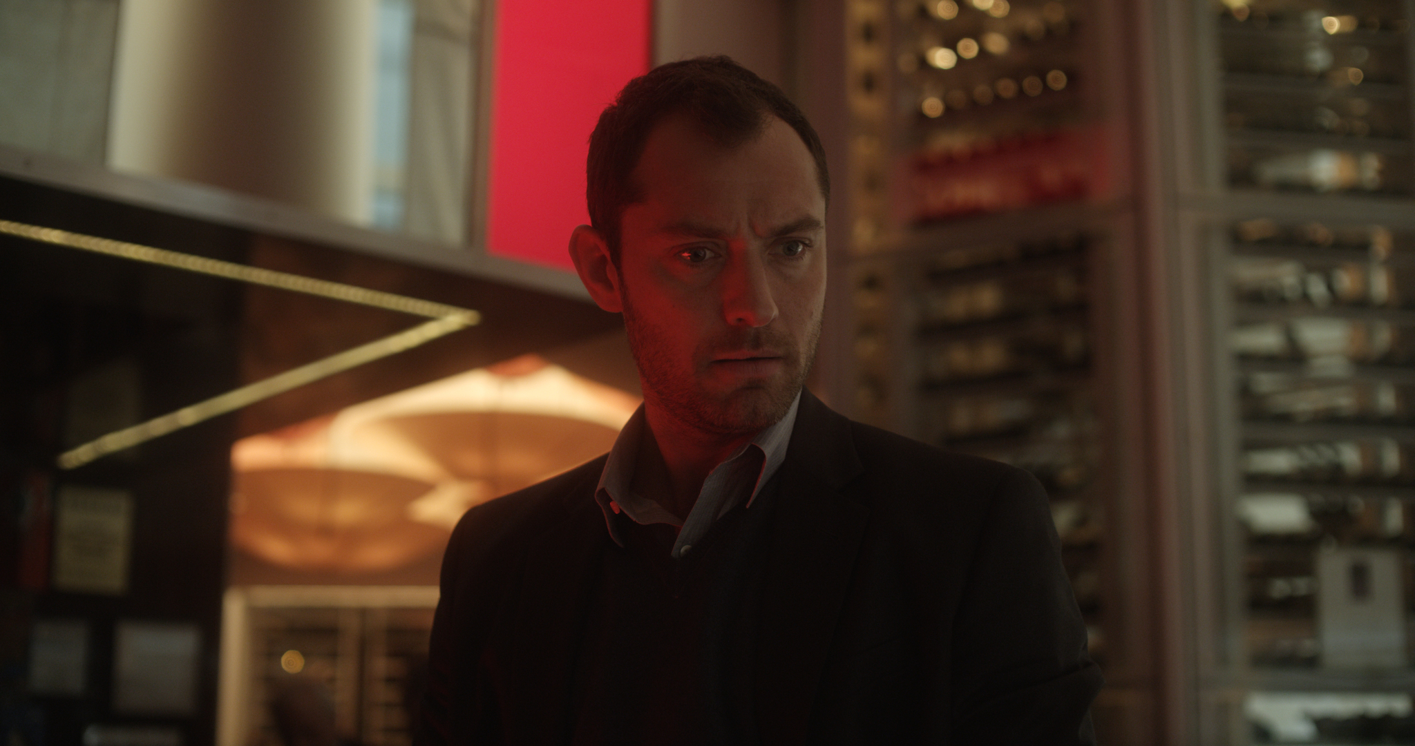 Still of Jude Law in Salutinis poveikis (2013)