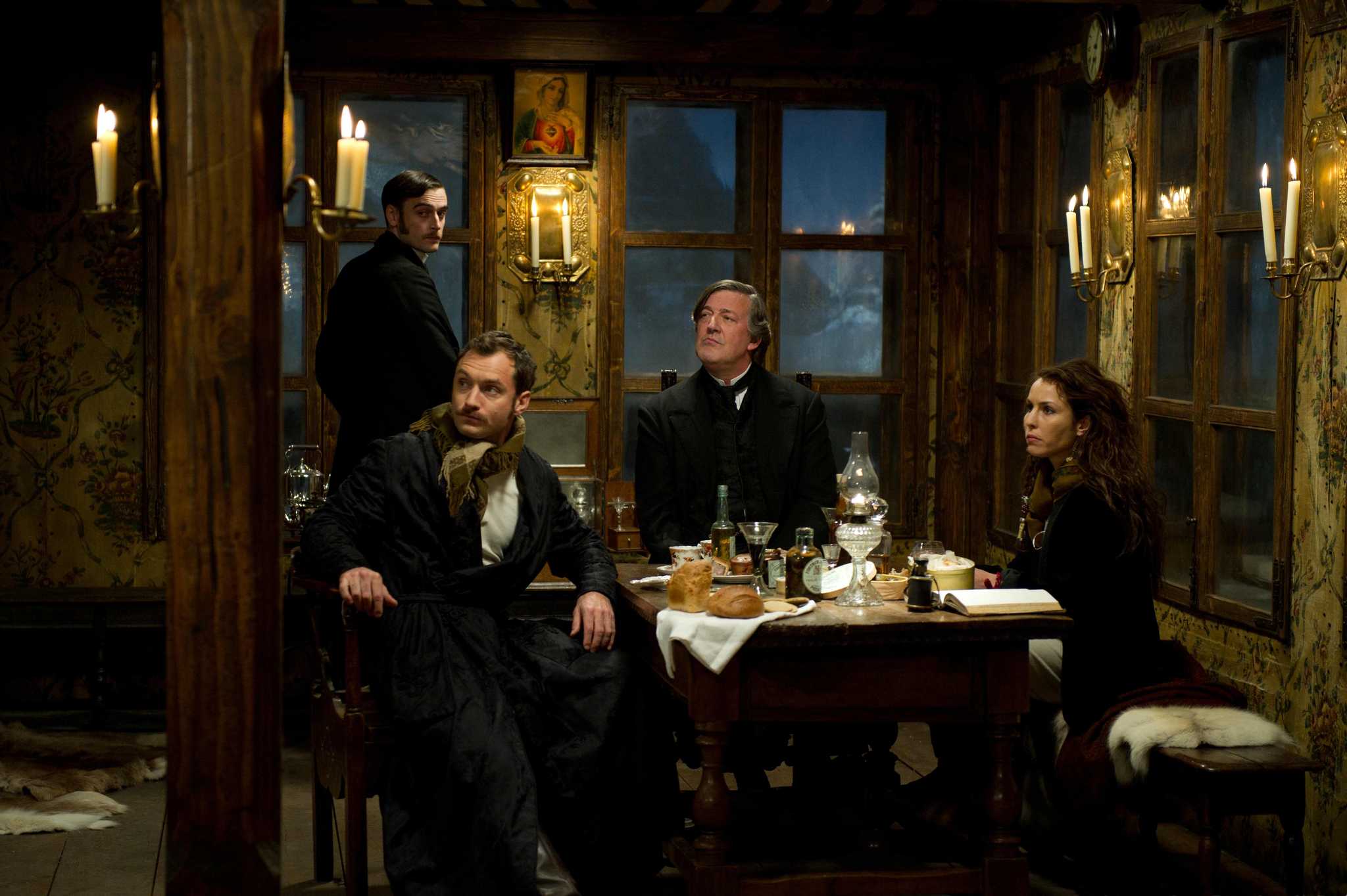 Still of Jude Law, Stephen Fry and Noomi Rapace in Serlokas Holmsas: Seseliu zaidimas (2011)