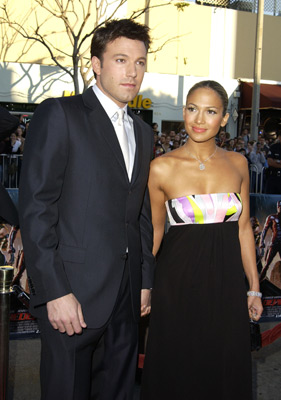 Jennifer Lopez and Ben Affleck at event of Daredevil (2003)
