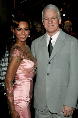 Steve Martin and Beyoncé Knowles at event of The Pink Panther (2006)