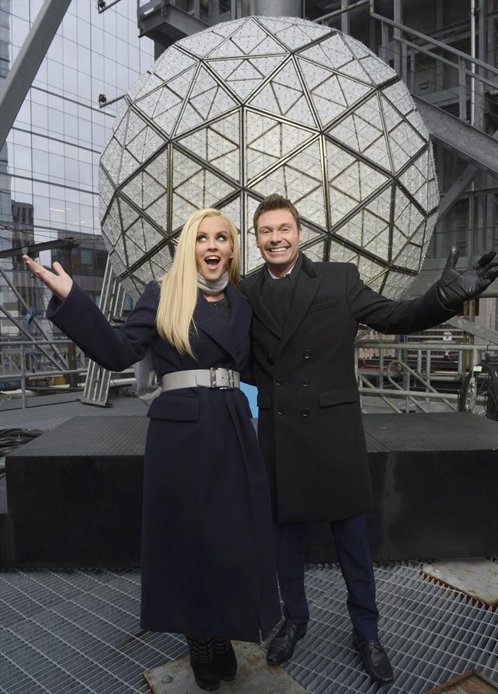 Still of Jenny McCarthy and Ryan Seacrest in Dick Clark's New Year's Rockin' Eve with Ryan Seacrest 2014 (2013)