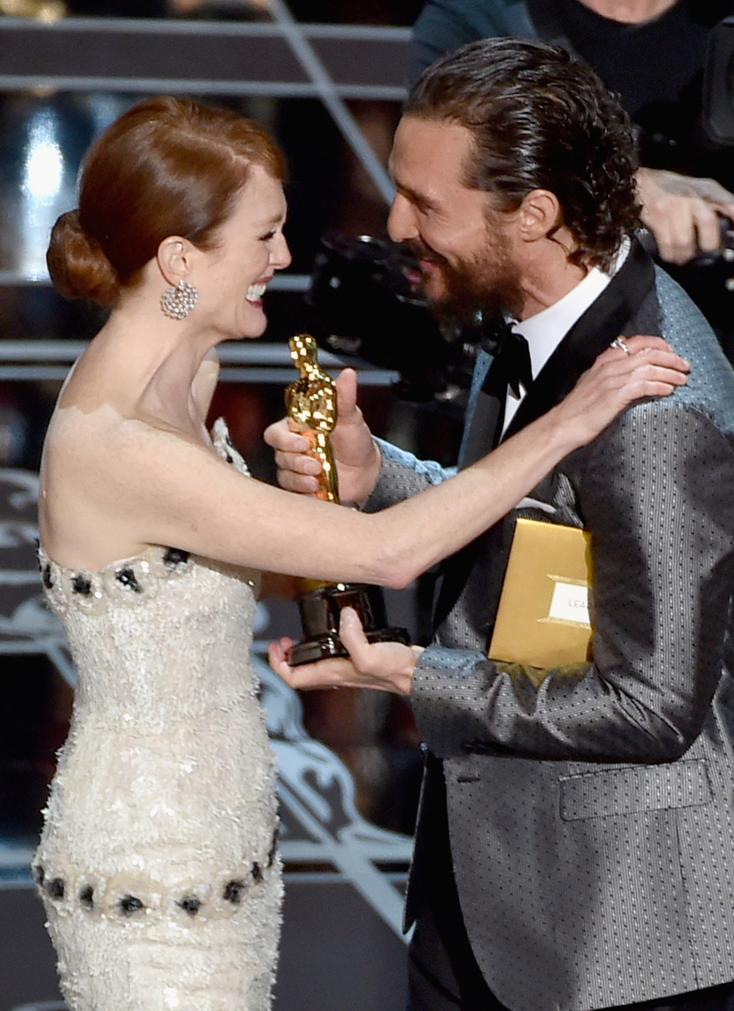 Matthew McConaughey and Julianne Moore at event of The Oscars (2015)