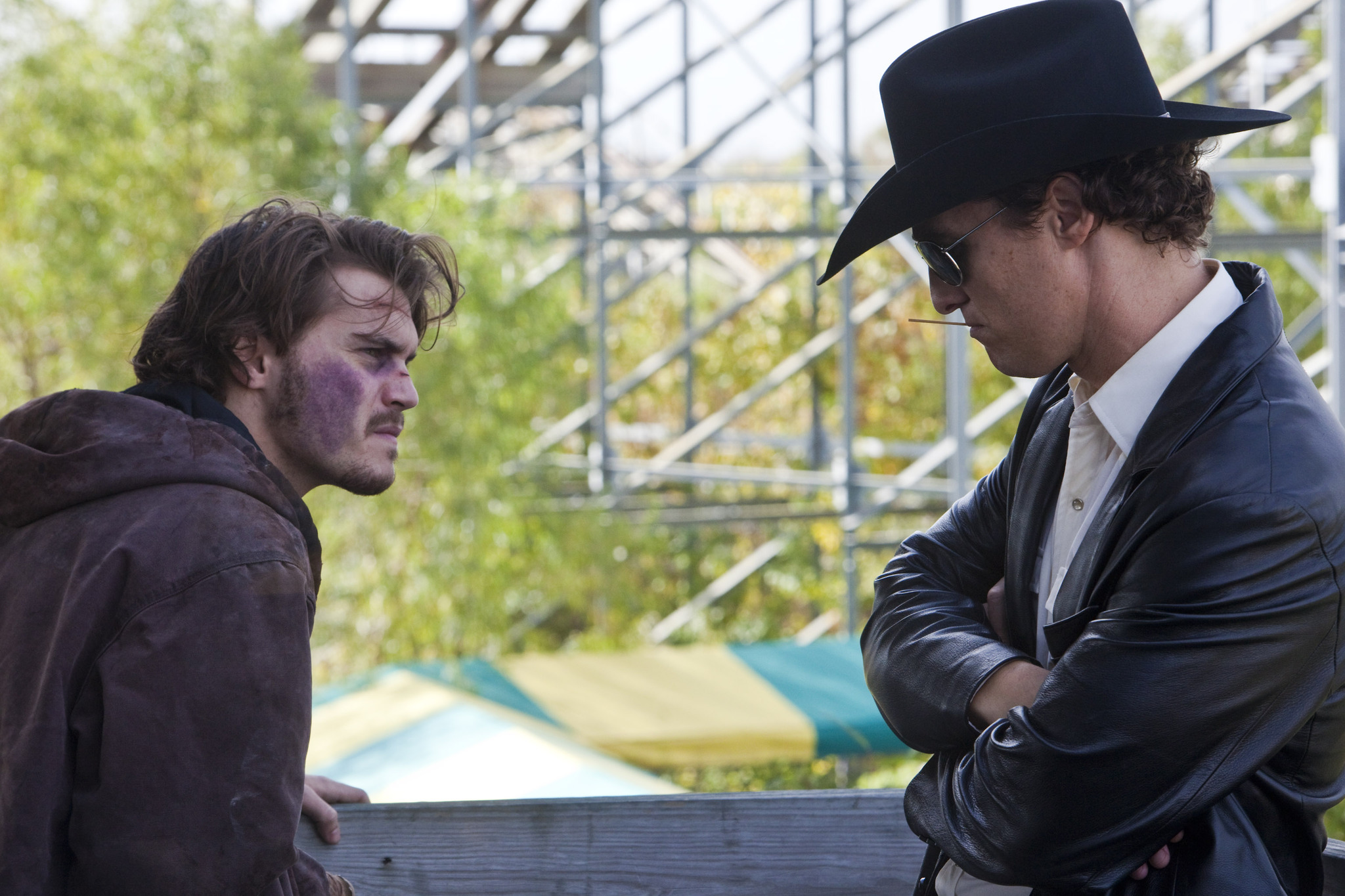 Still of Matthew McConaughey and Emile Hirsch in Killer Joe (2011)