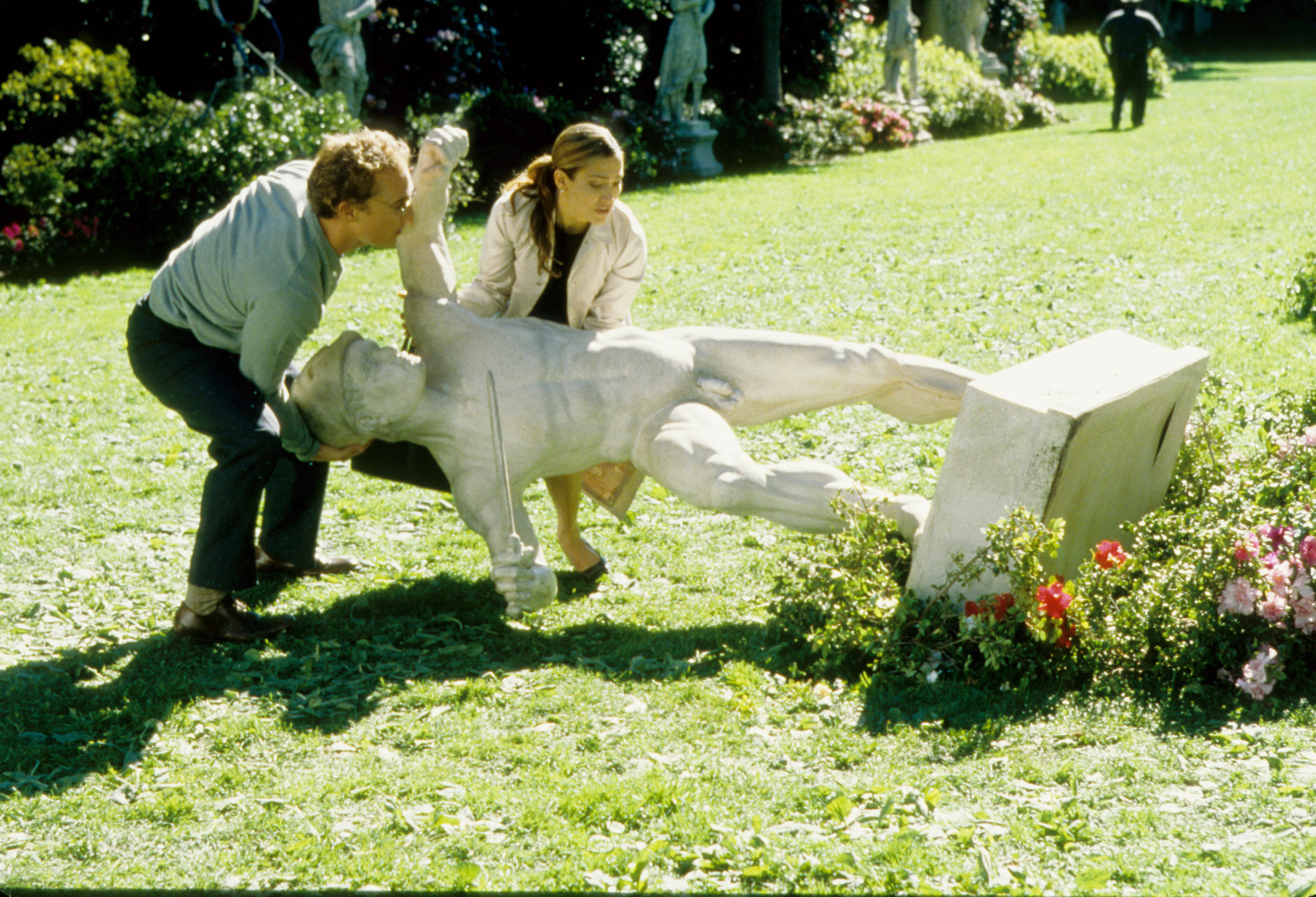 Still of Jennifer Lopez and Matthew McConaughey in Vedybu planuotoja (2001)