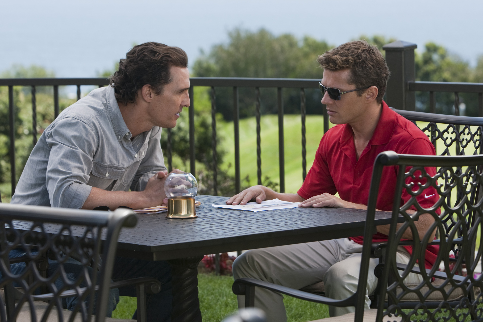 Still of Matthew McConaughey and Ryan Phillippe in Advokatas is Linkolno (2011)