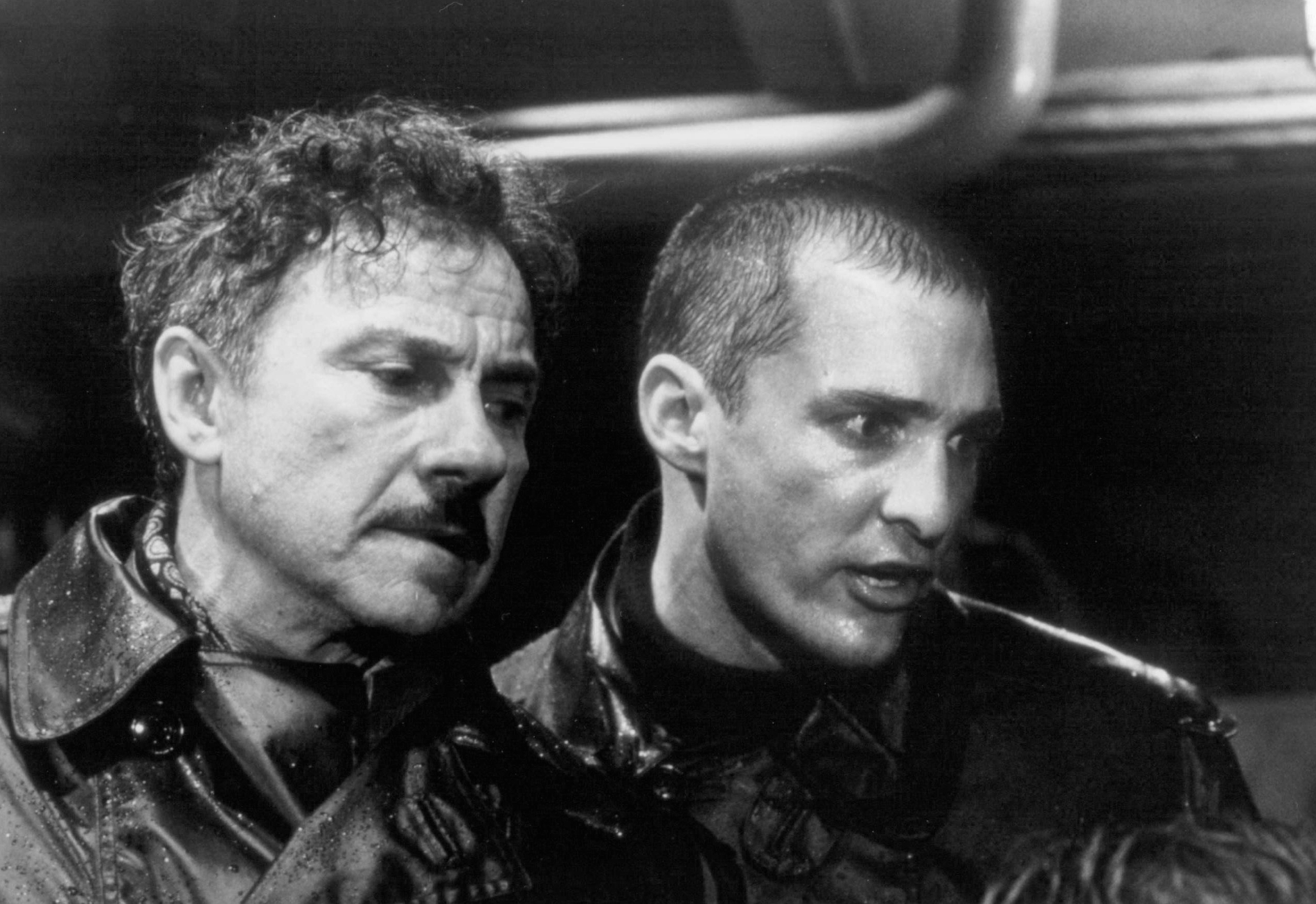 Still of Harvey Keitel and Matthew McConaughey in U-571 (2000)