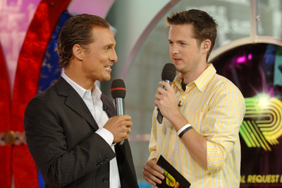 Matthew McConaughey and Damien Fahey at event of Total Request Live (1999)