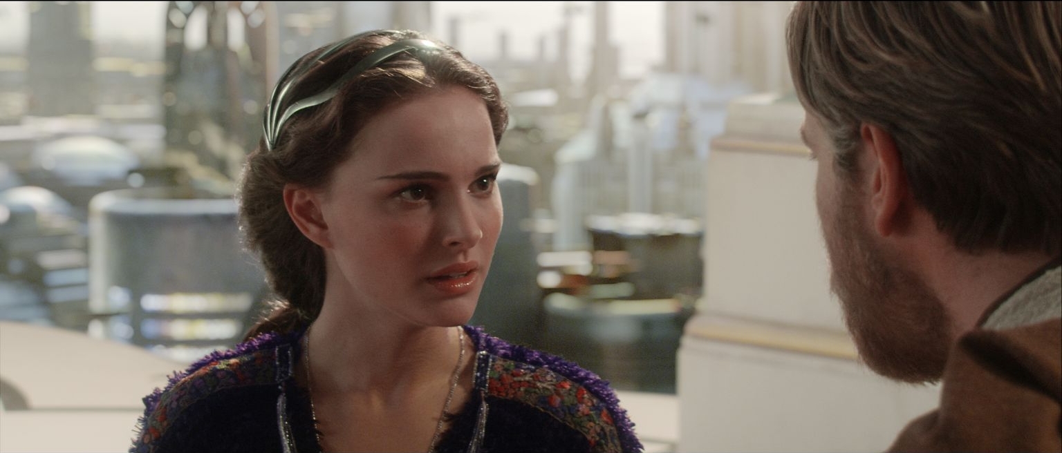 Still of Ewan McGregor and Natalie Portman in Zvaigzdziu karai. Situ kerstas (2005)