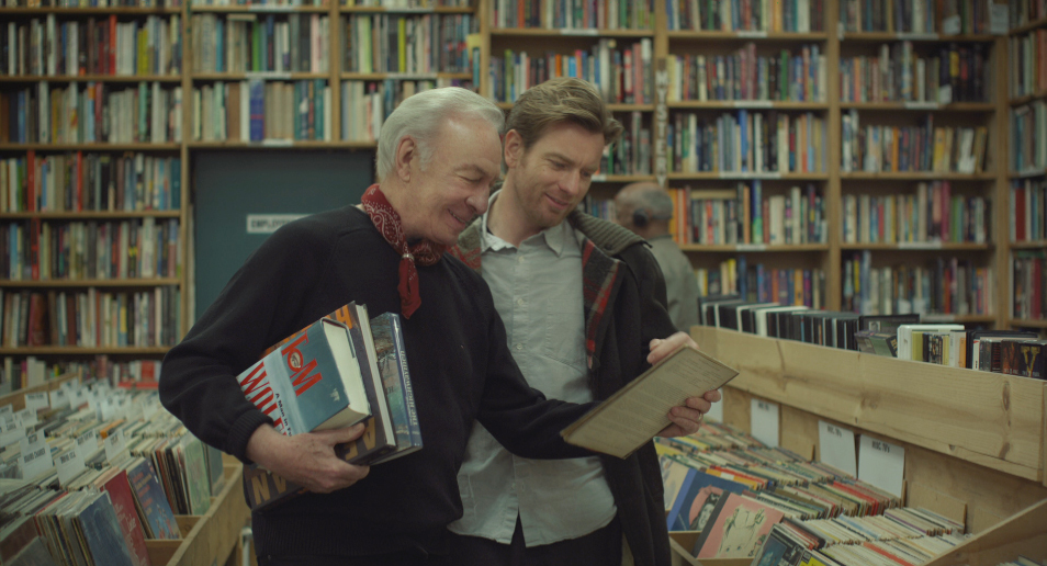 Still of Ewan McGregor and Christopher Plummer in Beginners (2010)