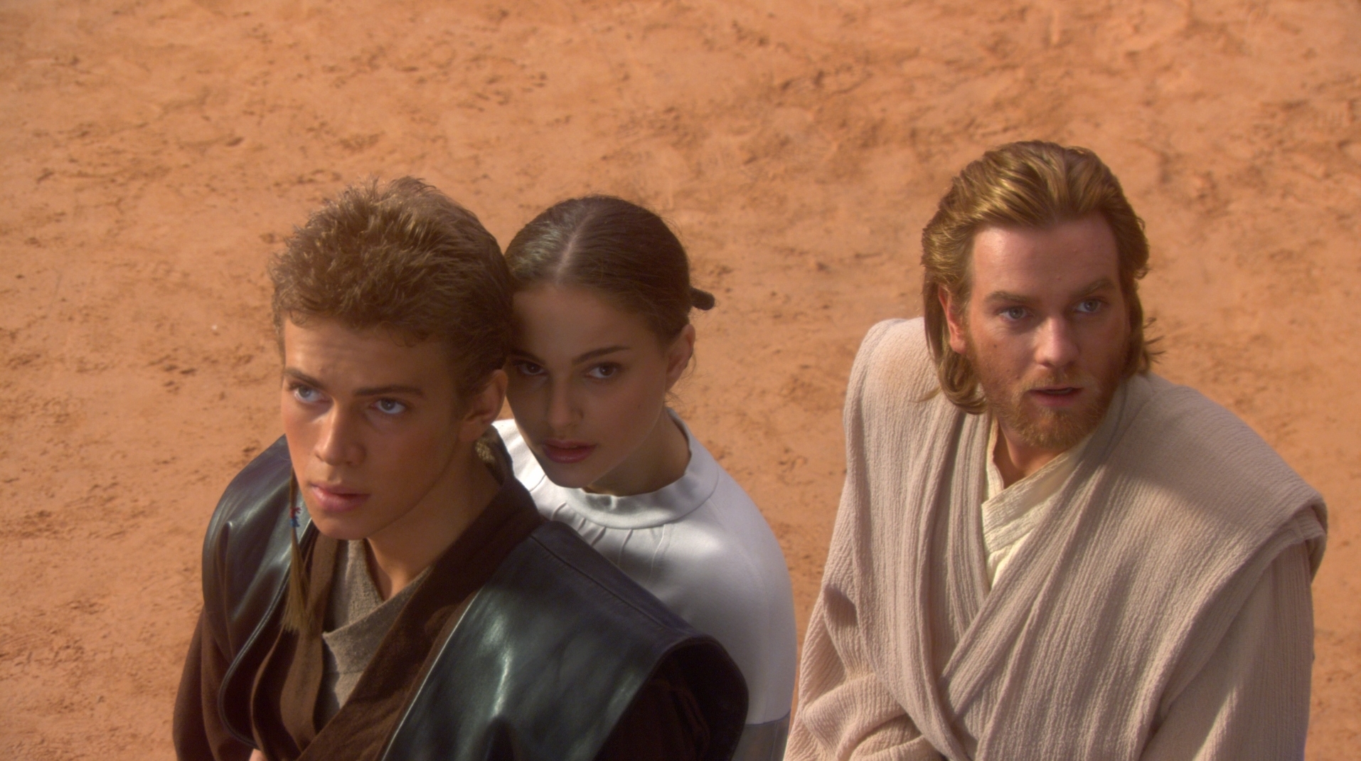 Still of Ewan McGregor, Natalie Portman and Hayden Christensen in Zvaigzdziu karai. Klonu ataka (2002)