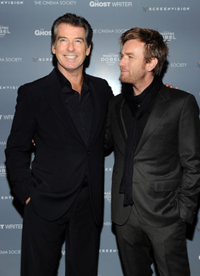 Pierce Brosnan and Ewan McGregor at event of Vaiduoklis (2010)