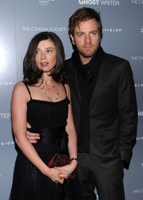 Ewan McGregor and Eve Mavrakis at event of Vaiduoklis (2010)