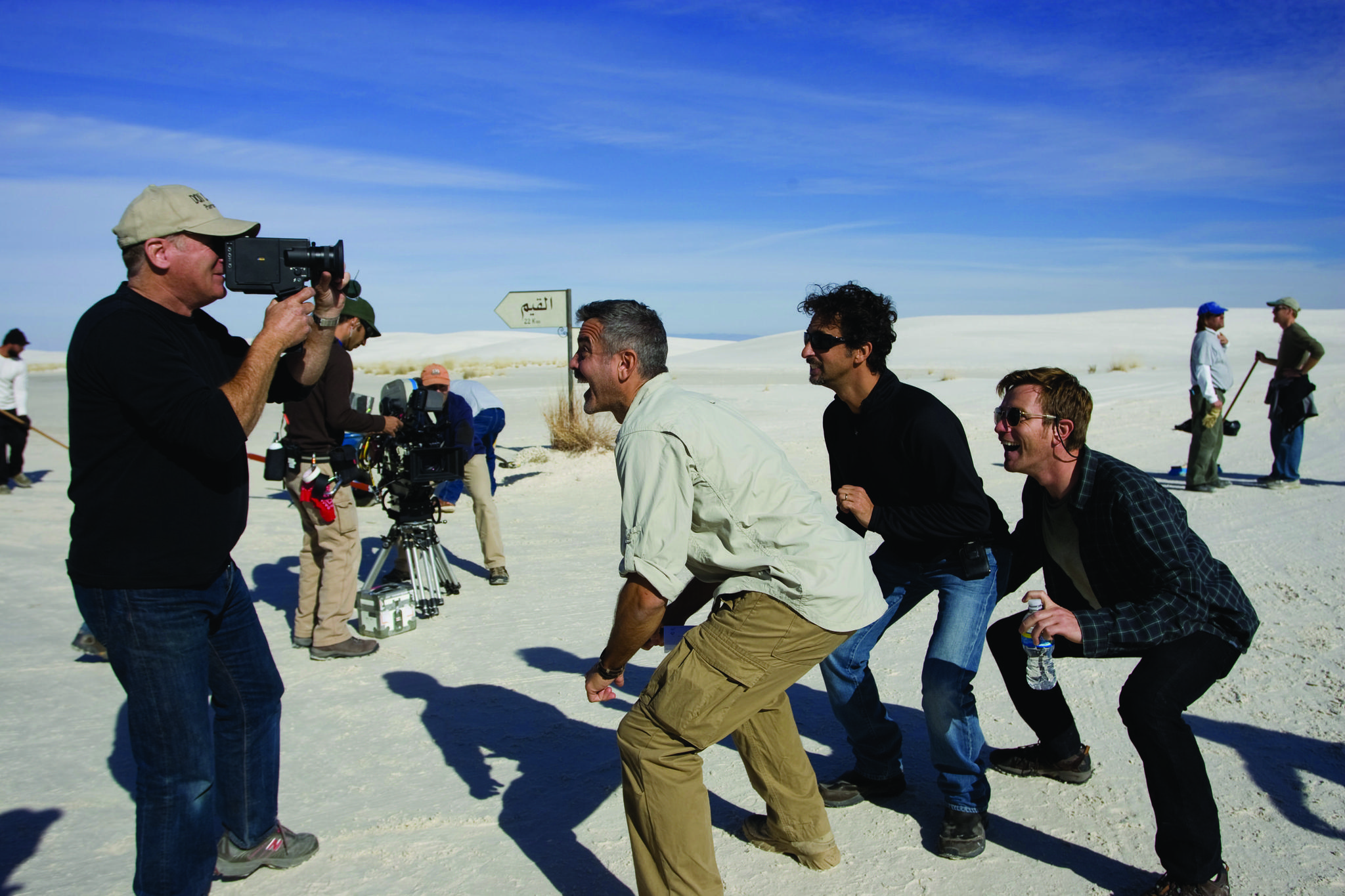 Still of George Clooney, Ewan McGregor and Grant Heslov in The Men Who Stare at Goats (2009)