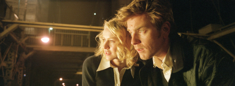 Still of Ewan McGregor and Naomi Watts in Stay (2005)