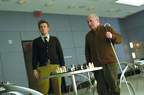 Still of Ewan McGregor and Bob Hoskins in Stay (2005)