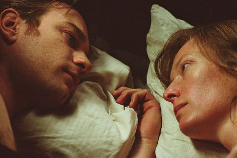 Still of Ewan McGregor and Tilda Swinton in Young Adam (2003)