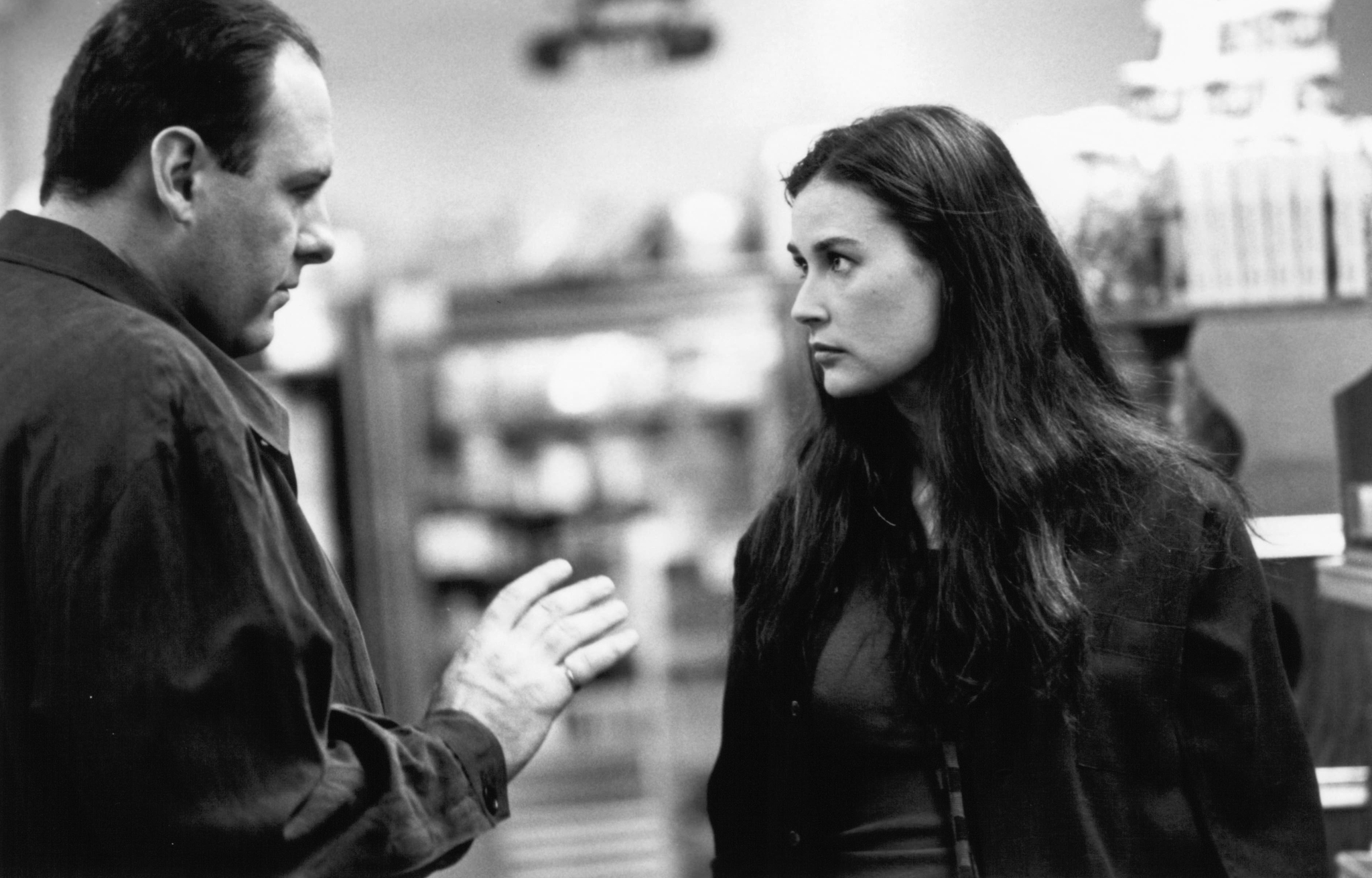 Still of Demi Moore and James Gandolfini in The Juror (1996)