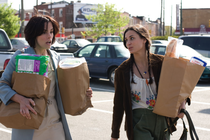 Still of Demi Moore and Parker Posey in Happy Tears (2009)