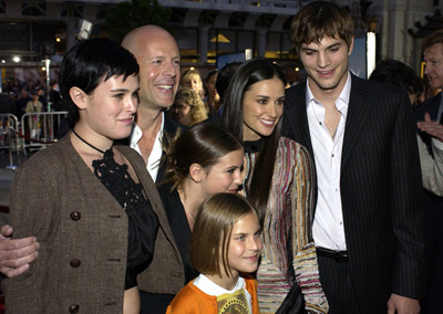 Demi Moore, Bruce Willis and Ashton Kutcher at event of Charlie's Angels: Full Throttle (2003)