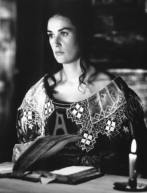 Still of Demi Moore in The Scarlet Letter (1995)