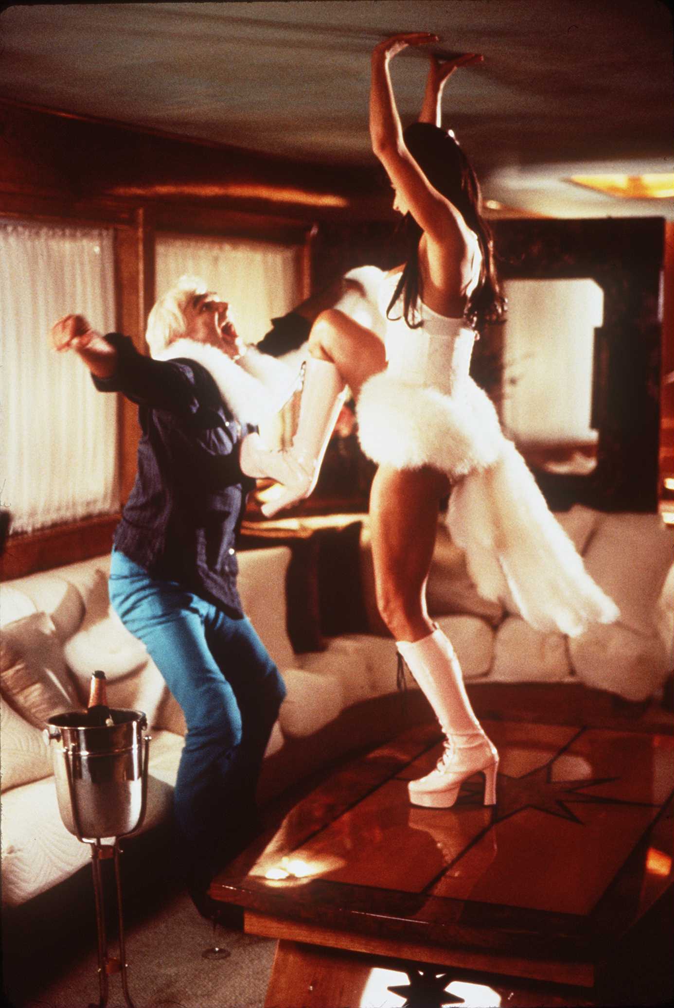 Still of Demi Moore and Burt Reynolds in Striptease (1996)