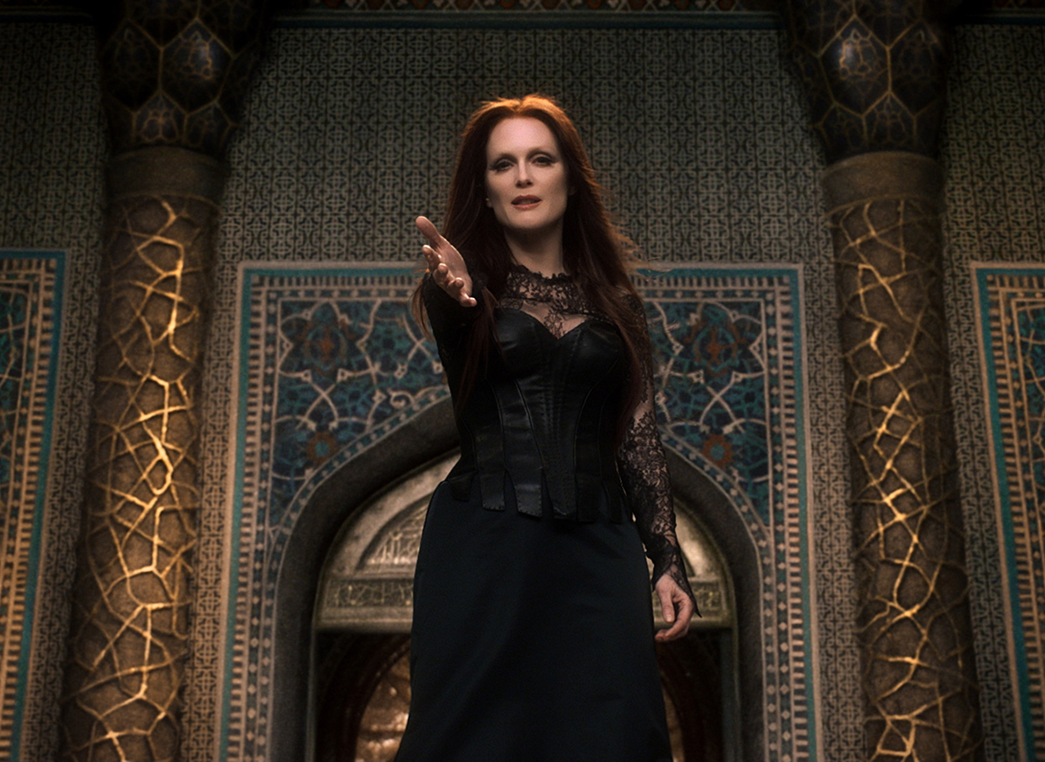 Still of Julianne Moore in Septintasis sunus (2014)