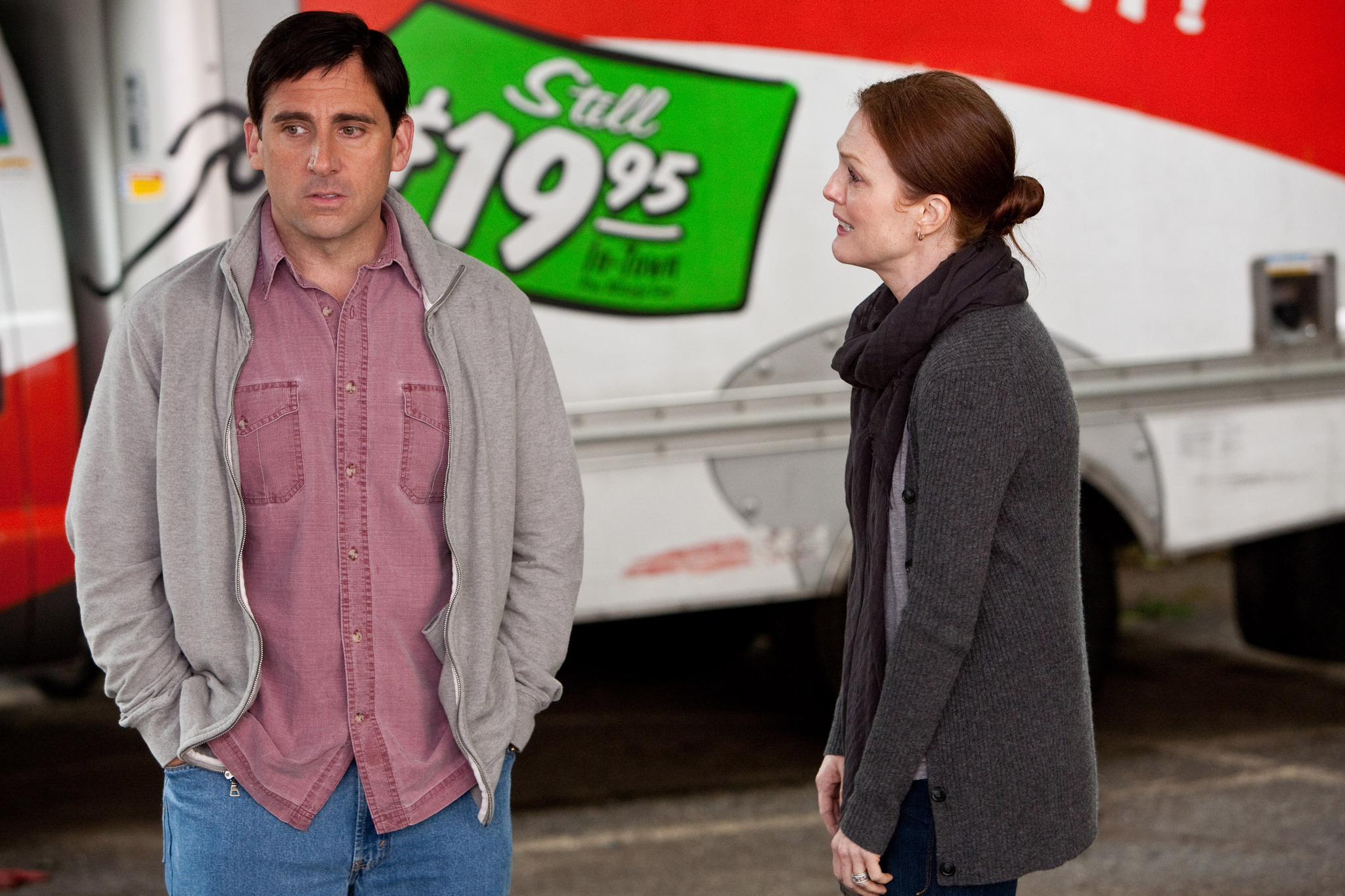 Still of Julianne Moore and Steve Carell in Kvaila, beprotiska meile (2011)