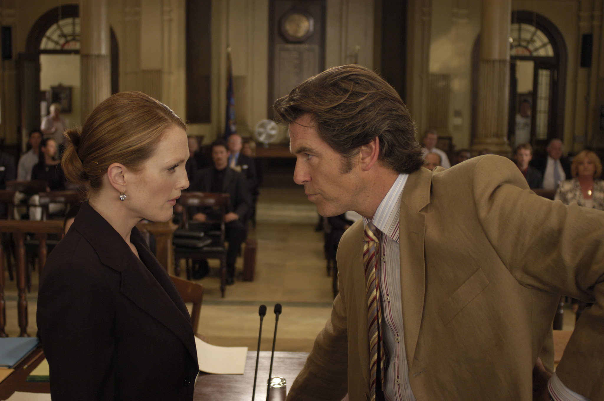 Still of Pierce Brosnan and Julianne Moore in Laws of Attraction (2004)