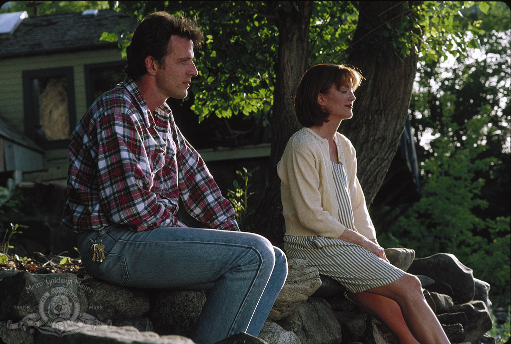 Still of Julianne Moore and Aidan Quinn in Benny & Joon (1993)