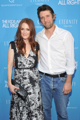 Julianne Moore and Bart Freundlich at event of The Kids Are All Right (2010)