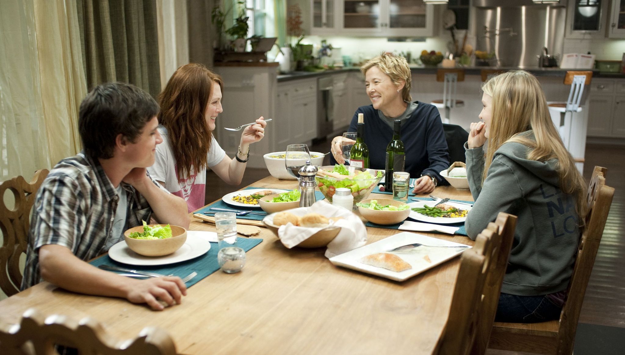 Still of Julianne Moore, Annette Bening, Josh Hutcherson and Mia Wasikowska in The Kids Are All Right (2010)