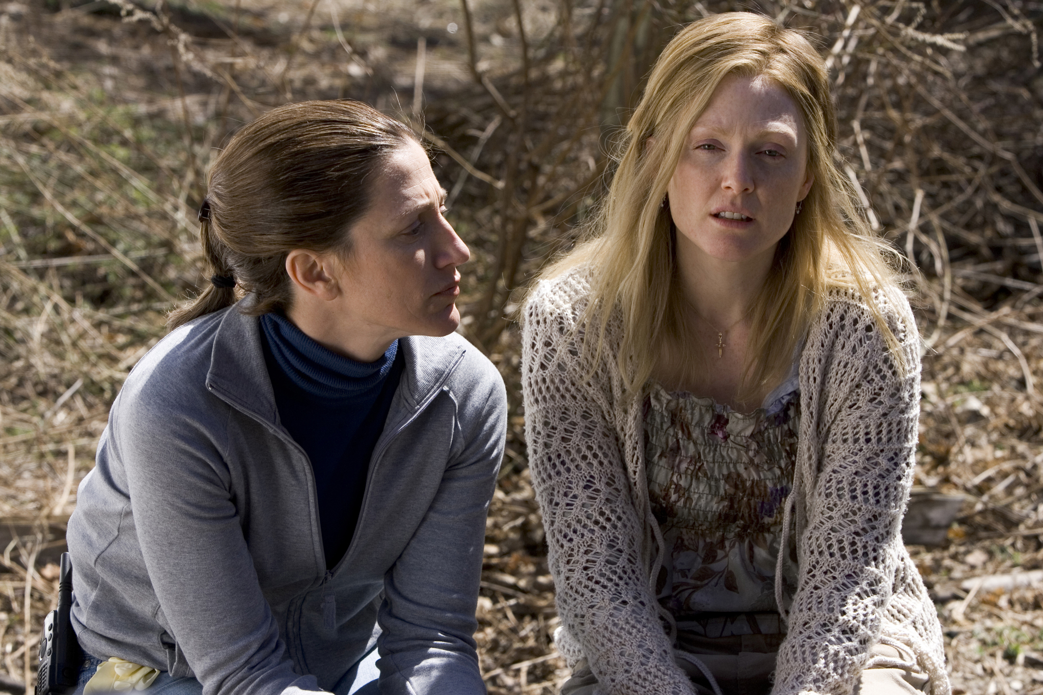 Still of Julianne Moore and Edie Falco in Freedomland (2006)