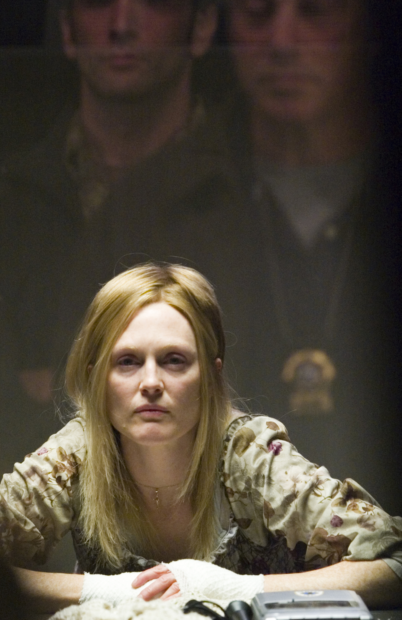 Still of Julianne Moore in Freedomland (2006)