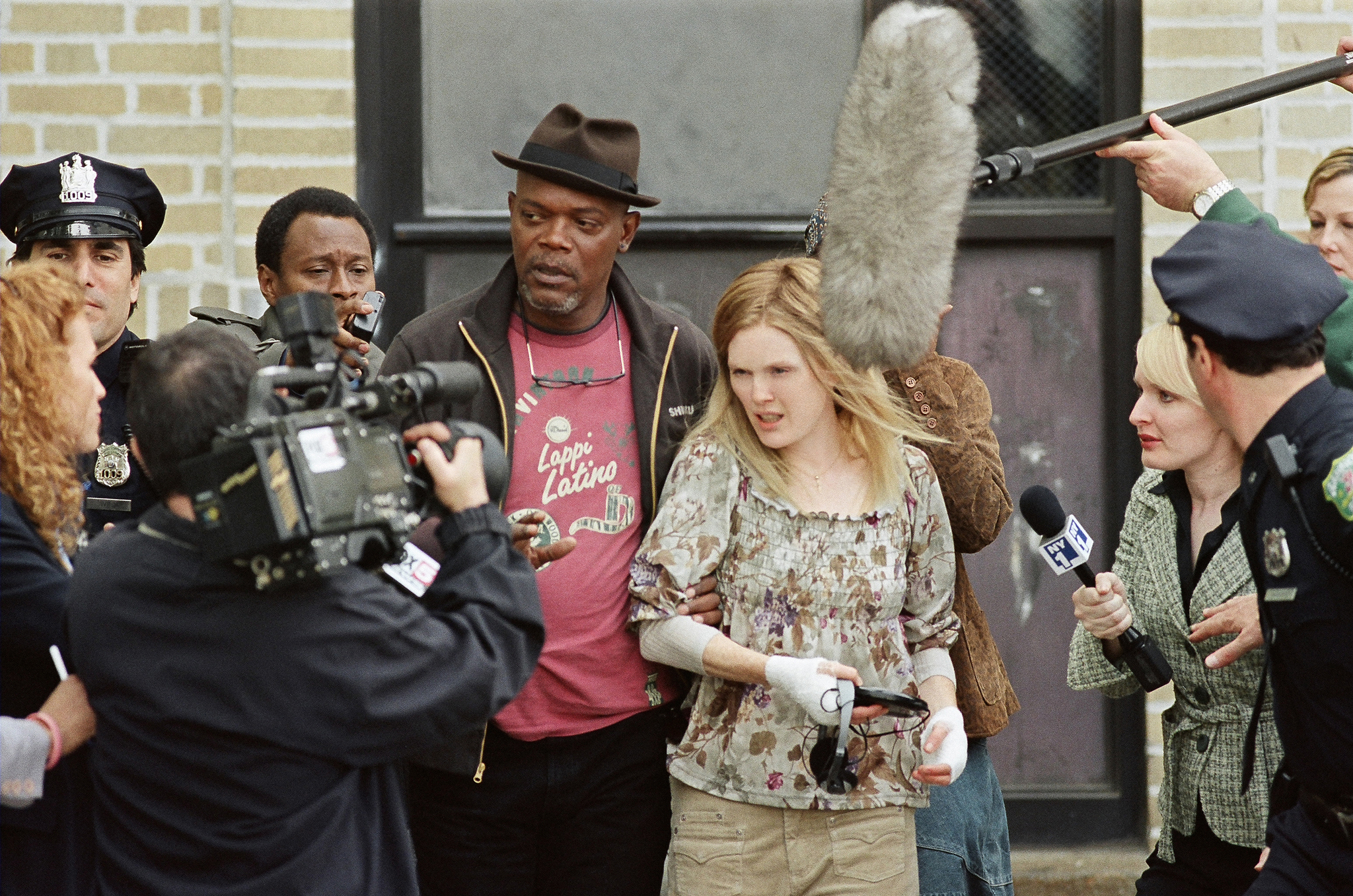 Still of Samuel L. Jackson and Julianne Moore in Freedomland (2006)
