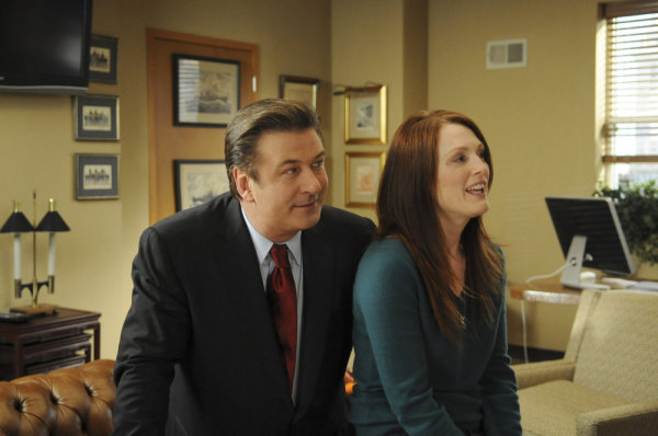 Still of Julianne Moore and Alec Baldwin in 30 Rock (2006)