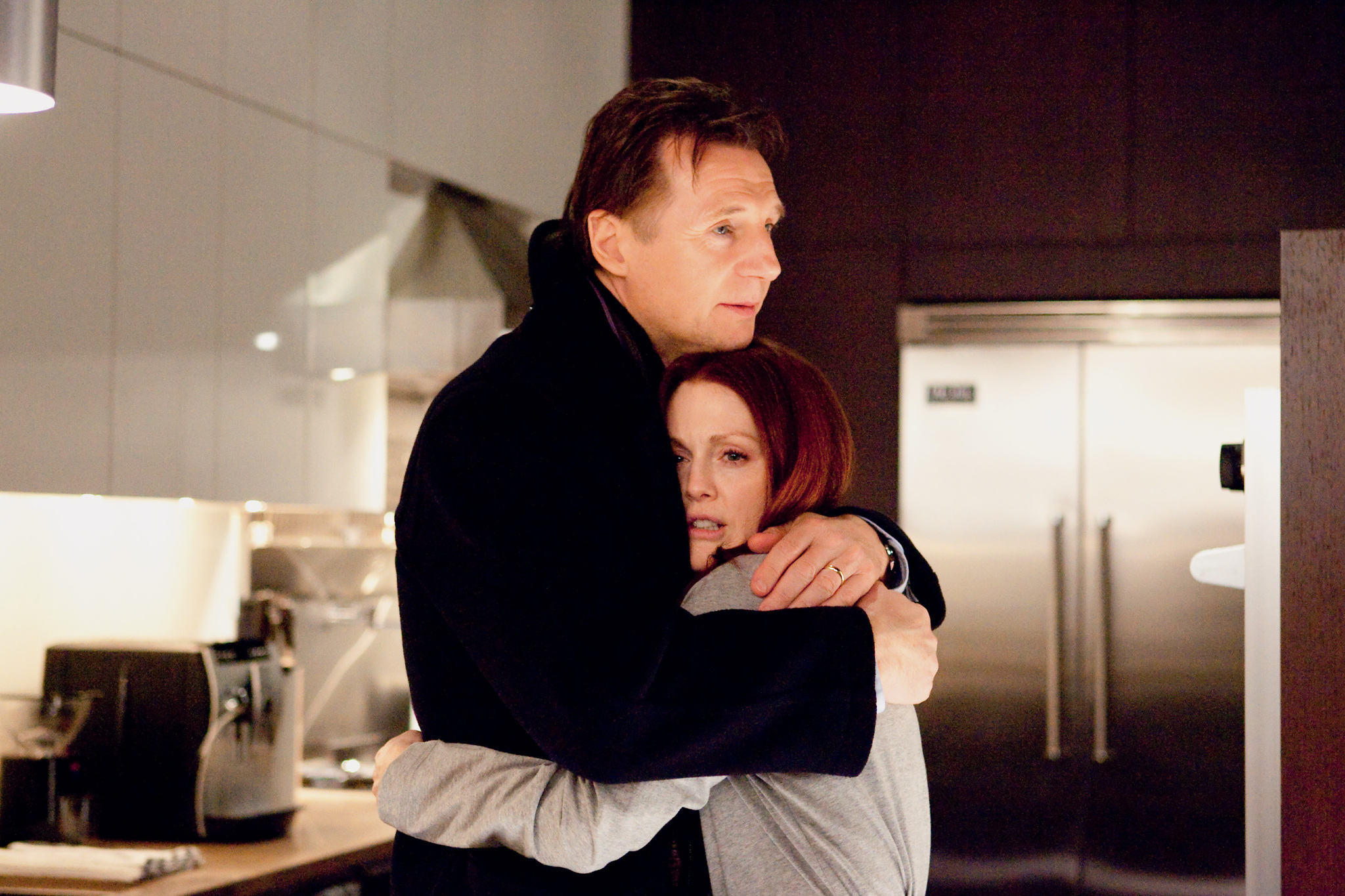 Still of Julianne Moore and Liam Neeson in Kloja (2009)