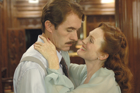 Still of Julianne Moore and Stephen Dillane in Savage Grace (2007)