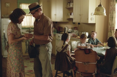 Still of Julianne Moore and Woody Harrelson in The Prize Winner of Defiance, Ohio (2005)