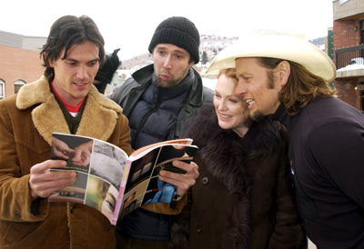 Julianne Moore, Billy Crudup, James Le Gros and Bart Freundlich at event of World Traveler (2001)