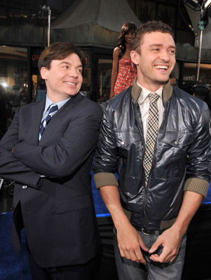 Mike Myers and Justin Timberlake at event of Meiles guru (2008)