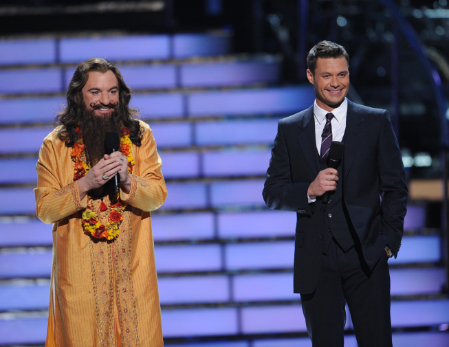 Still of Mike Myers and Ryan Seacrest in American Idol: The Search for a Superstar (2002)