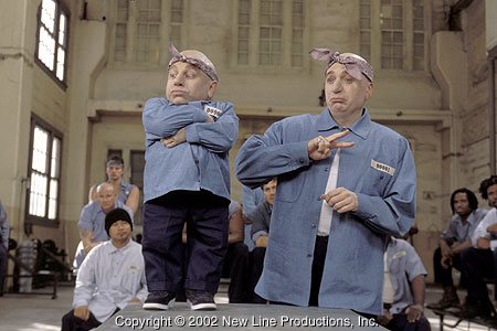 Still of Mike Myers and Verne Troyer in Austin Powers in Goldmember (2002)