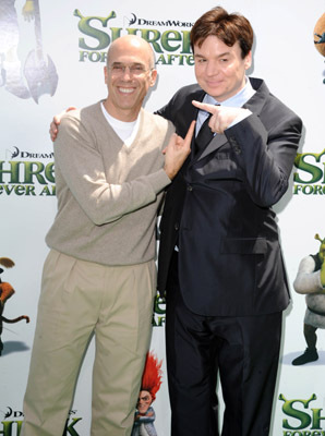 Mike Myers and Jeffrey Katzenberg at event of Srekas. Ilgai ir laimingai (2010)